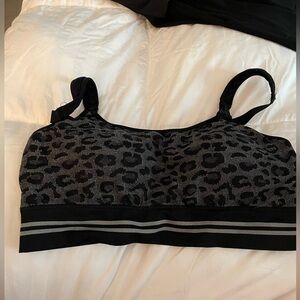 Momcozy hands free pumping bra